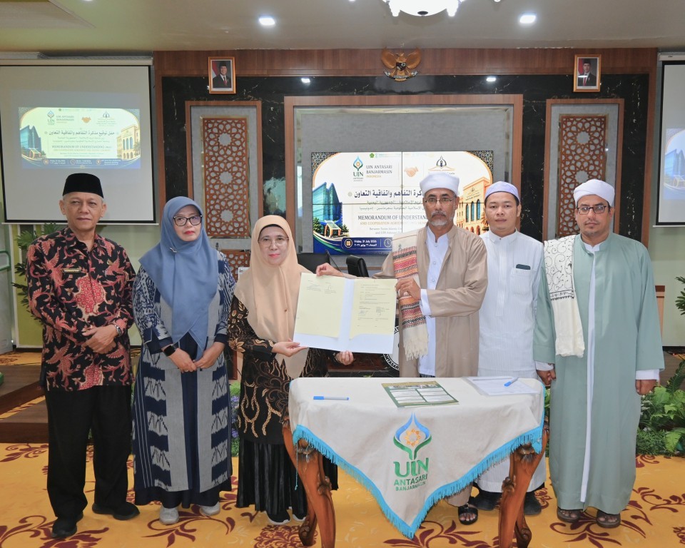 Foto bersama usai penandatangan MoU.