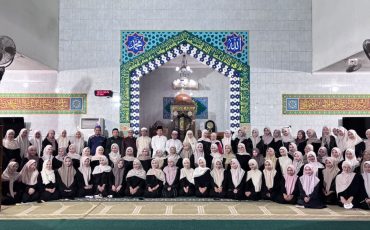 Foto bersama usai penutupan.