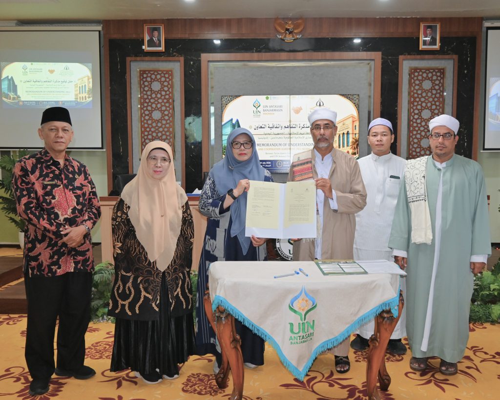 Foto bersama usai penandatanganan PKS.