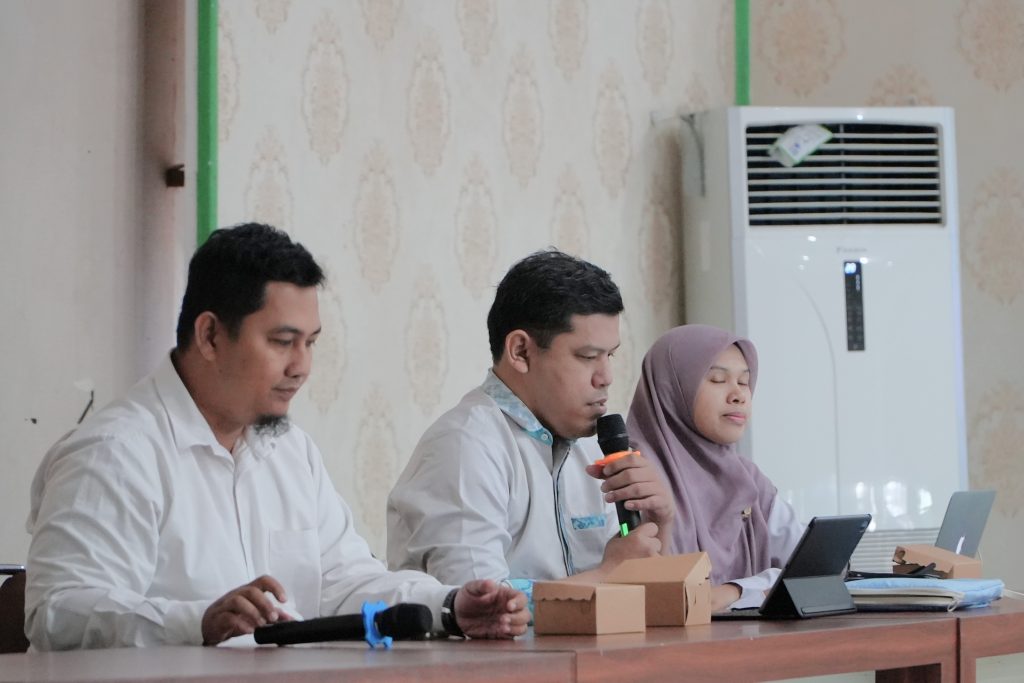Imadduddin, M.A., M.Kes. saat memberikan pendampingan penilaian BKD.