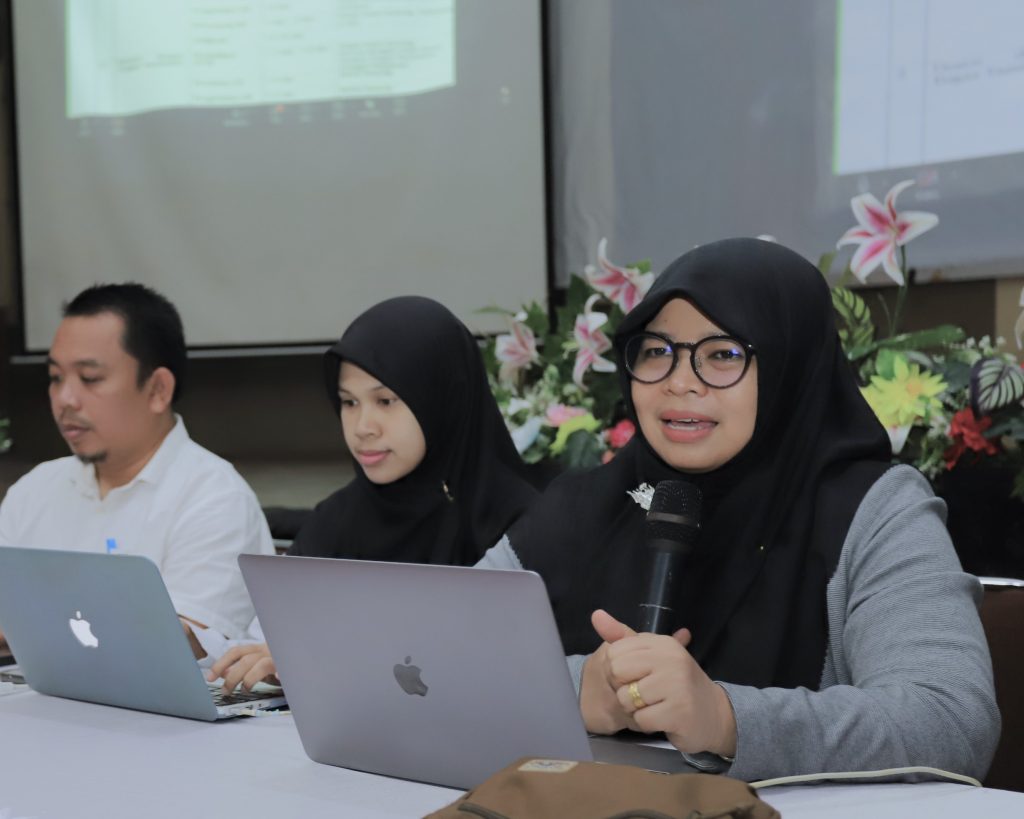 Ketua LPM UIN Antasari Dr. Ridha Darmawaty, M.Pd. saat memberikan sambutan.