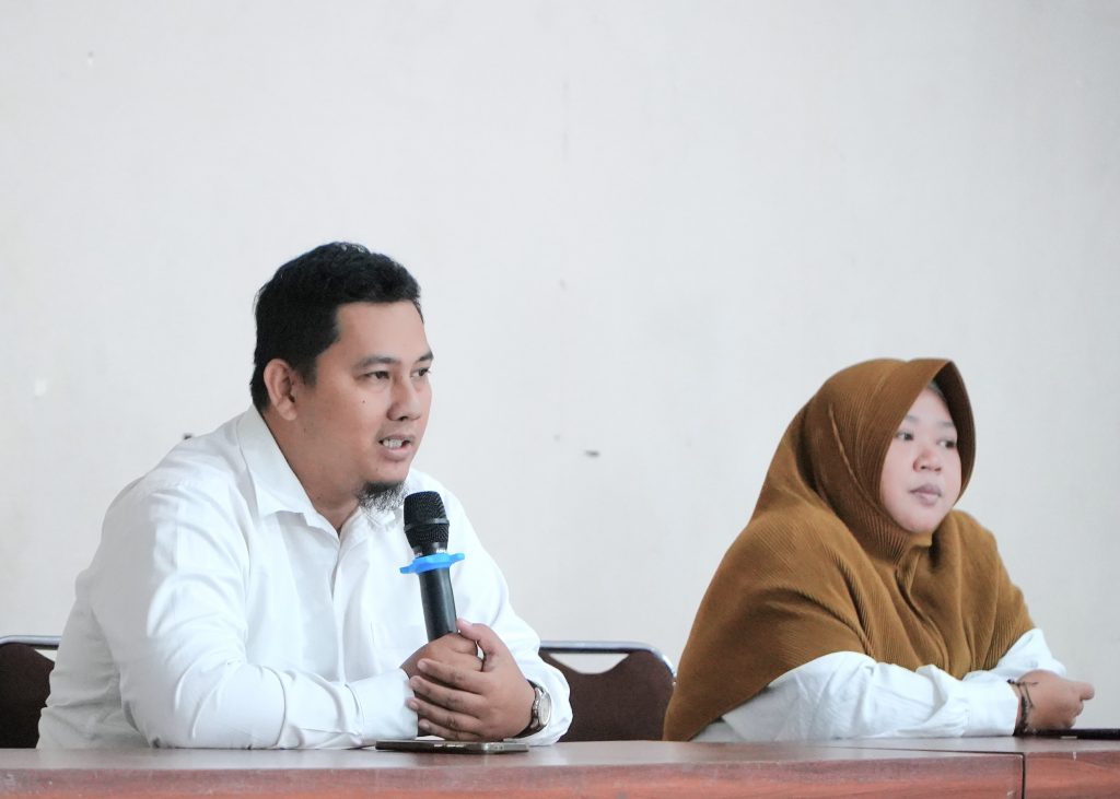 Muhammad Haris, M.Kn. saat menyampaikan laporan.
