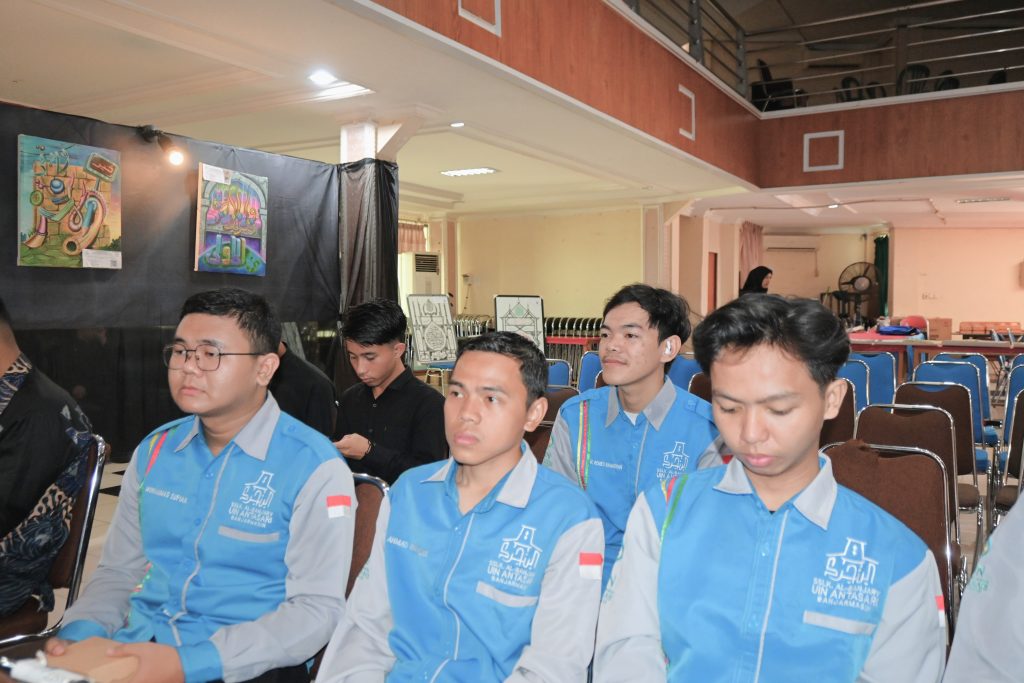 Muhammad Said (belakang) saat ceria mengikuti penutupan (Foto:Humas)
