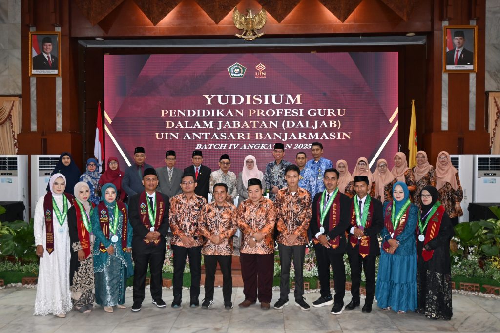 Panitia saat berfoto bersama usai acara.