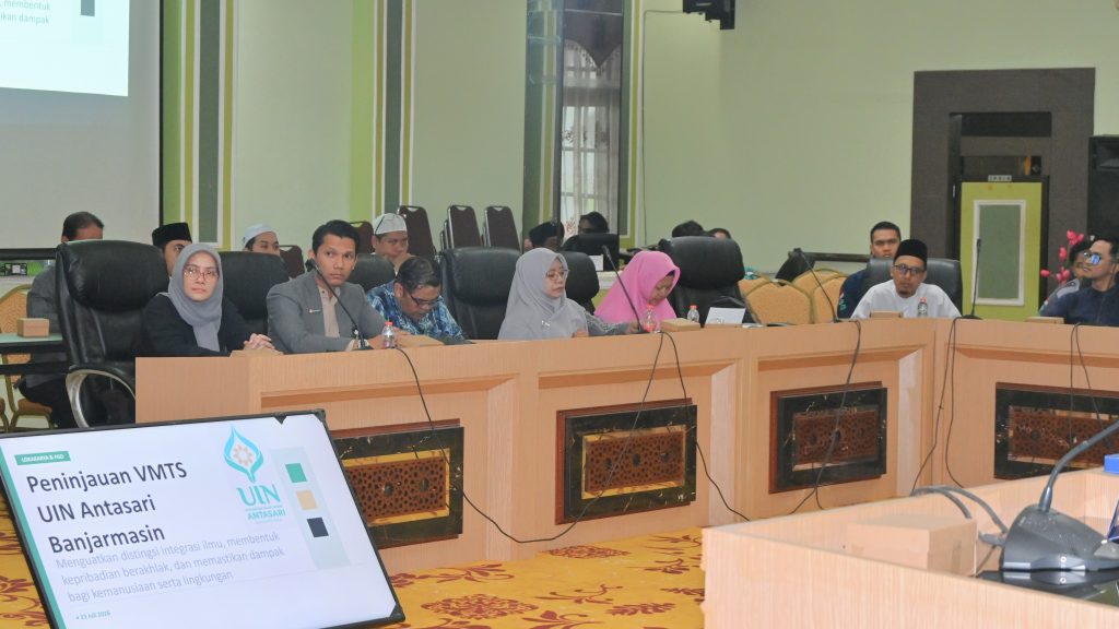 Para mitra saat mengikuti FGD.