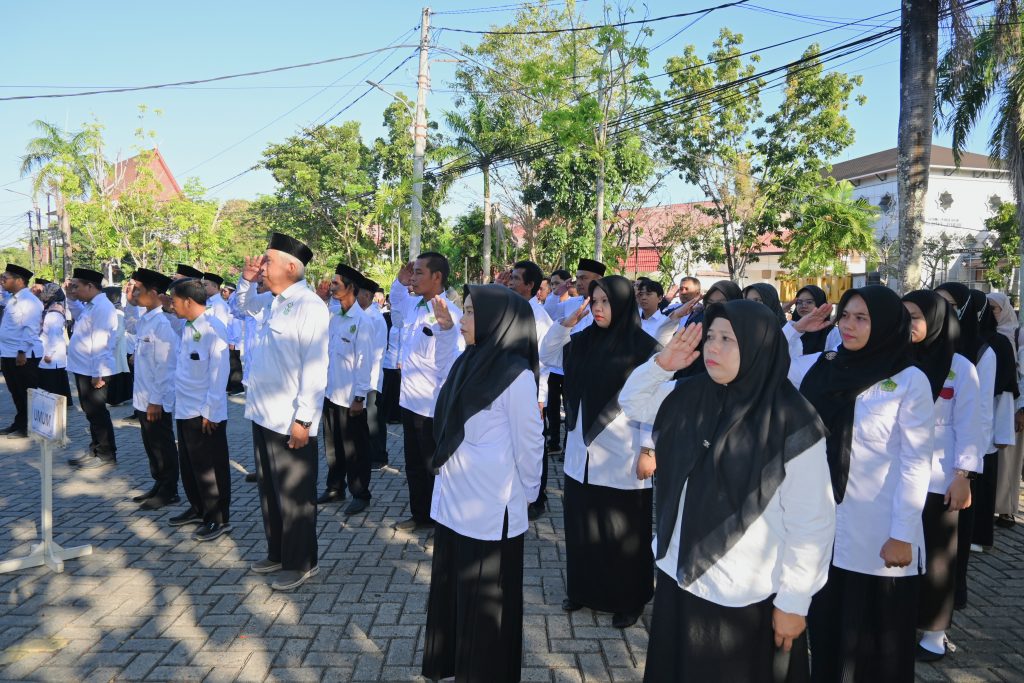 Para pegawai saat mengikuti apel (Foto:Humas/Jamal Ripani)