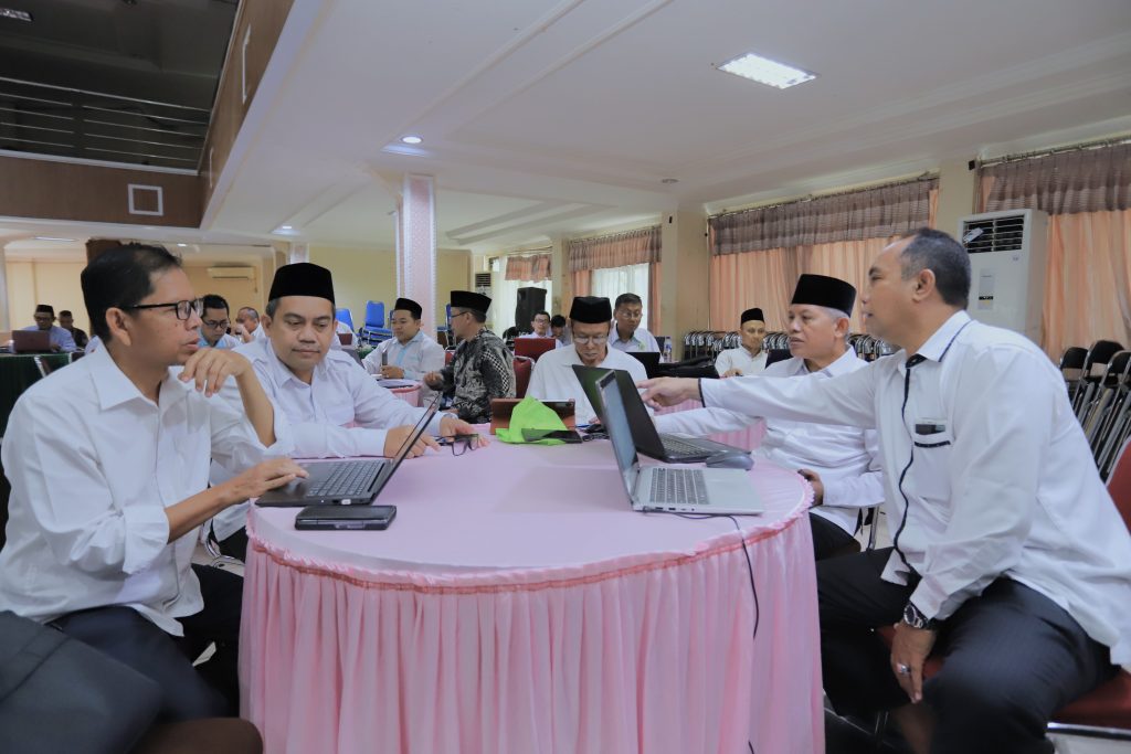 Para peserta saat berdiskusi.