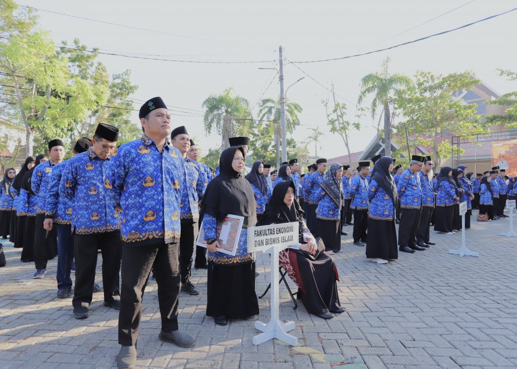 Para peserta saat serius mengikuti Apel (Foto:Humas/Rudy Hermawan)