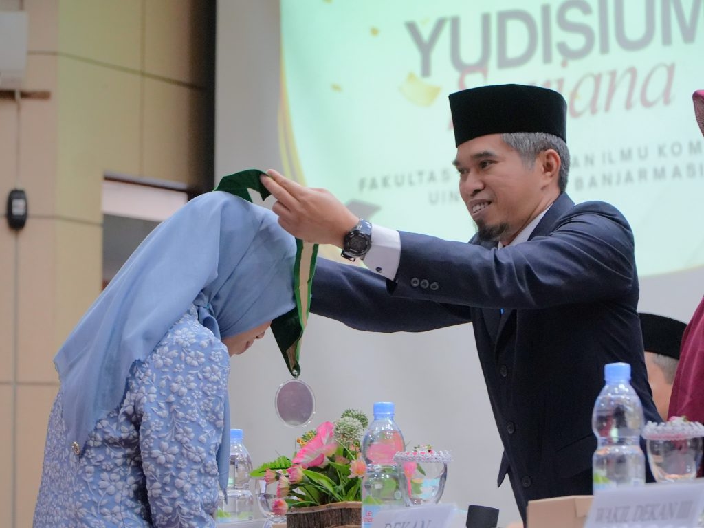 Pengalungan Yudisium terbaik