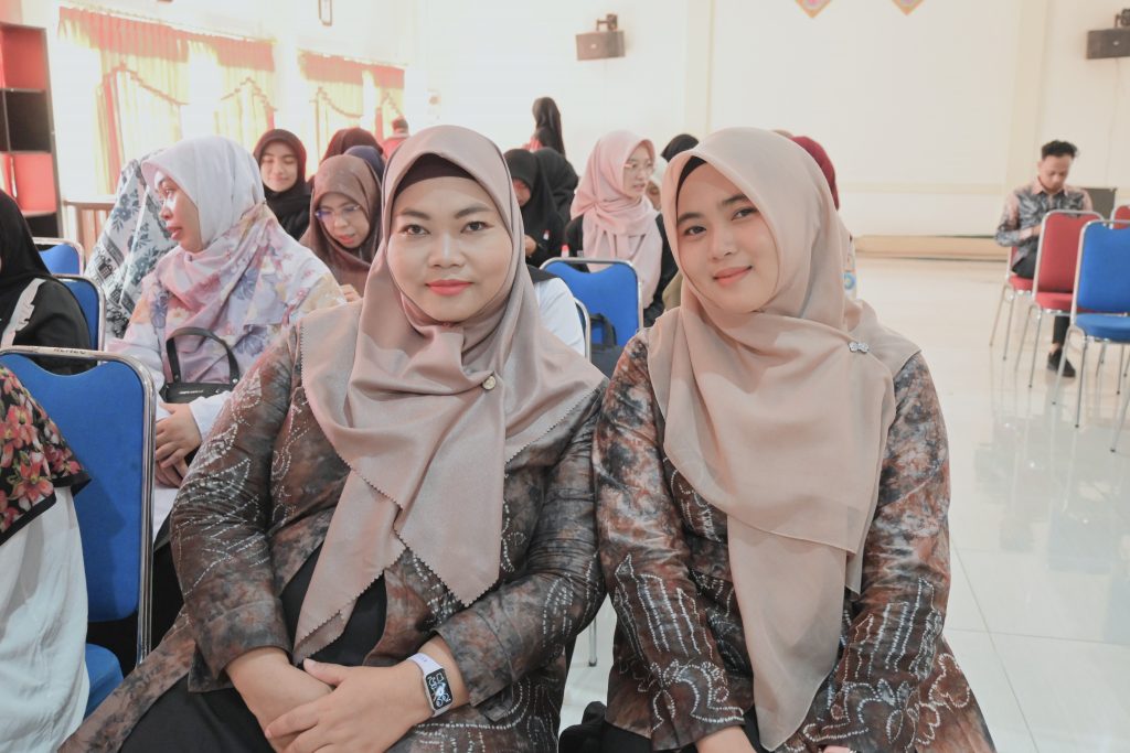 Peserta saat mengikuti kuliah umum.