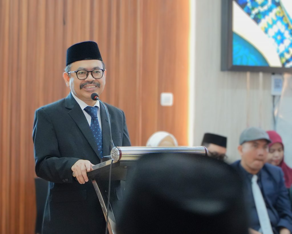 Prof. Dr. H. Mujiburrahman, M.A. saat memberikan sambutan.