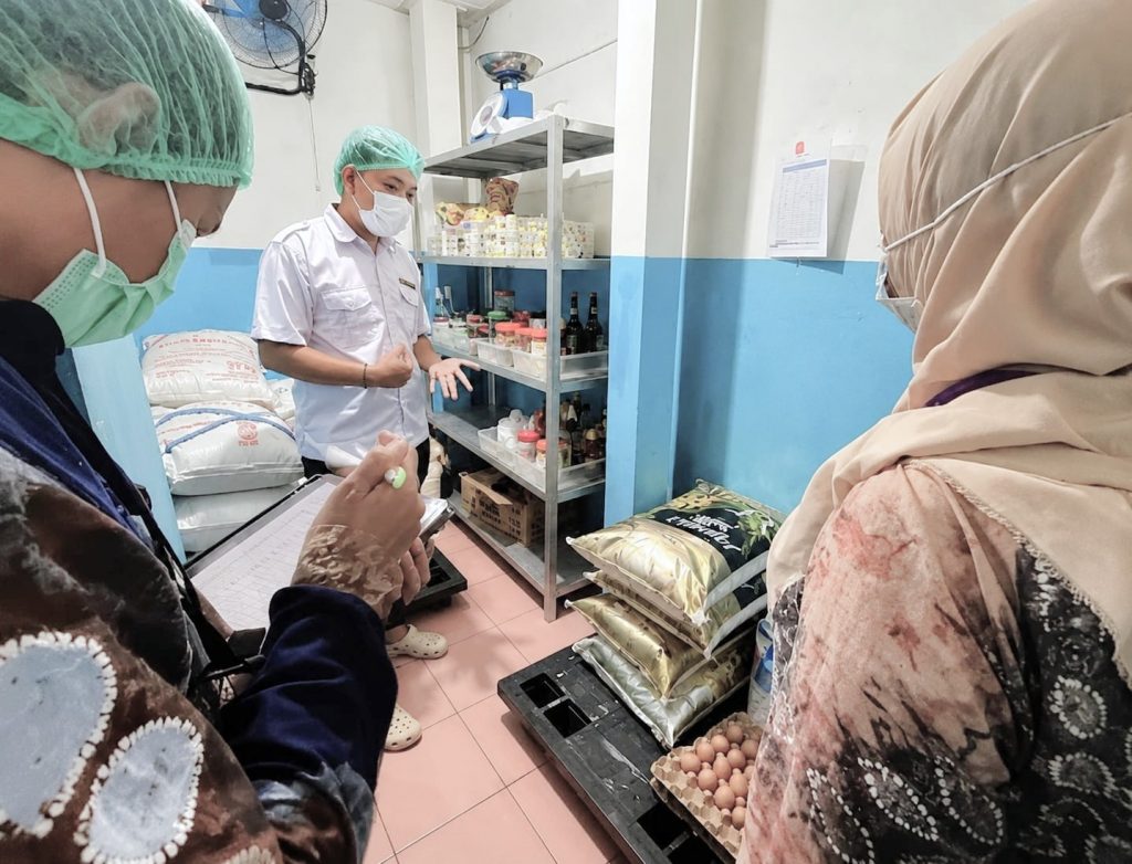 Proses sertifikasi halal.