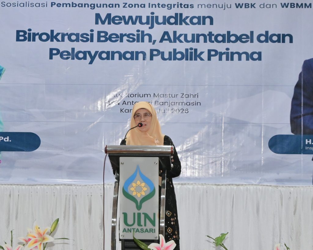 Rektor Prof. Dr. Hj. Nida Mufidah, M.Pd. saat memberikan sambutan.