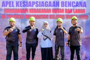 Rektor Prof. Nida saat berfoto bersama usai apel (Foto:Humas/Neco EP) Rektor Prof. Nida saat berfoto bersama usai apel (Foto:Humas/Neco EP)