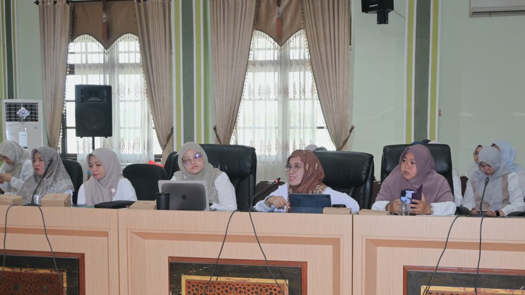 Rektor saat ikut aktif mengikuti Bimtek.