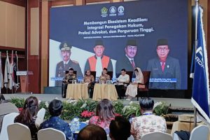Suasana Simposium Nasional. Suasana Simposium Nasional.