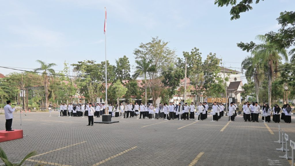 Suasana apel.