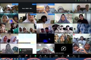 Suasana foto bersama via Zoom. Suasana foto bersama via Zoom.