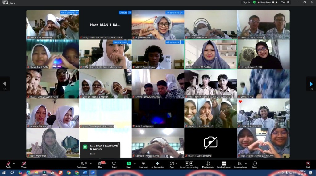 Suasana foto bersama via Zoom.