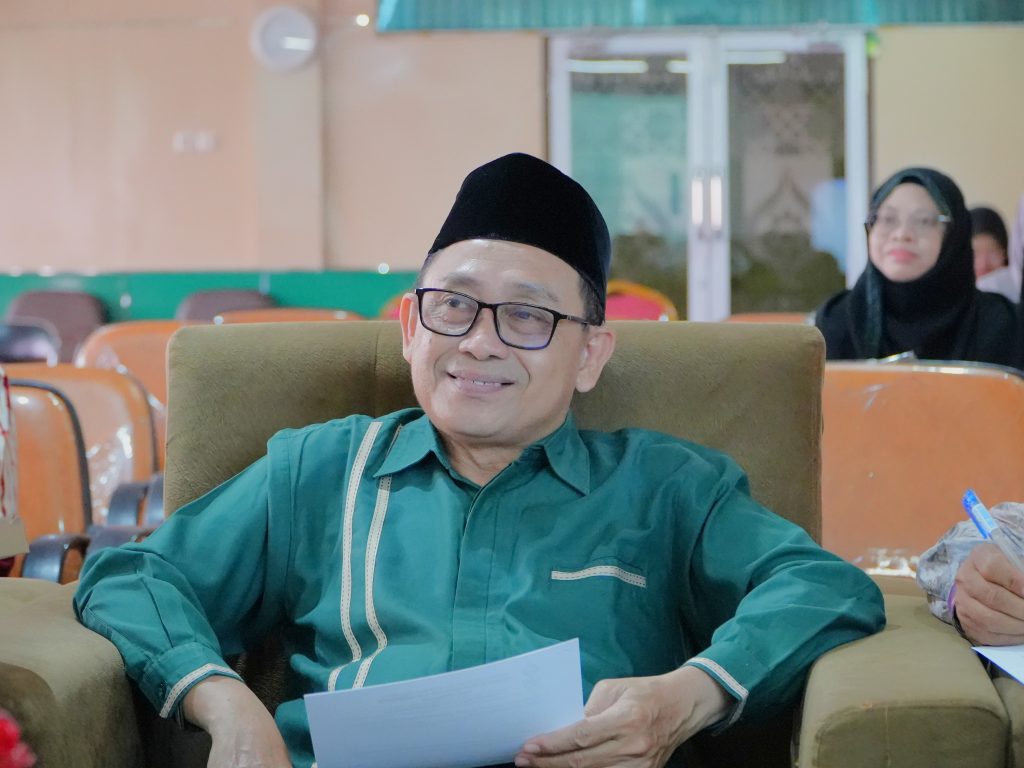 Wakil Rektor UIN Antasari Bidang Akademik dan Kelembagaan Dr. Muhdi, M.Ag. saat mengikuti FGD.