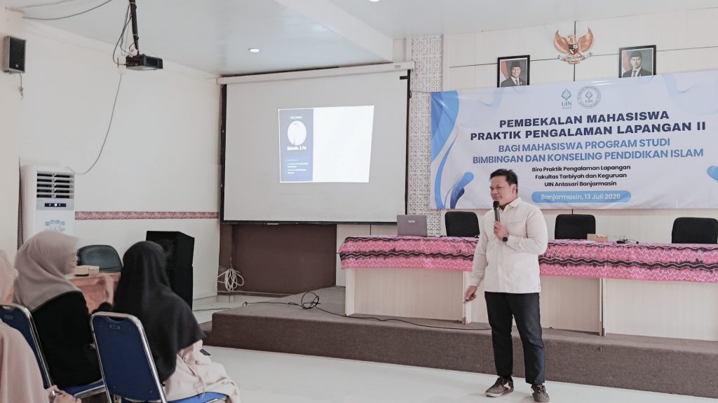 Zainudin, S.Pd., Gr. saat menjadi narasumber.