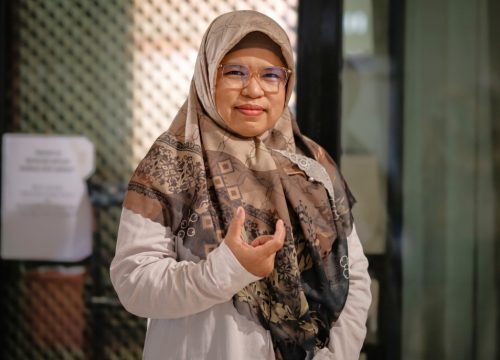 Armiah, S.IP., M.Si. (Foto Dok. Pascasarjana dengan peningkatan kualitas oleh AI gemini) - kompres