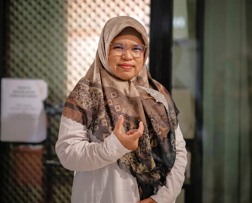 Armiah, S.IP., M.Si. (Foto Dok. Pascasarjana dengan peningkatan kualitas oleh AI gemini) - kompres