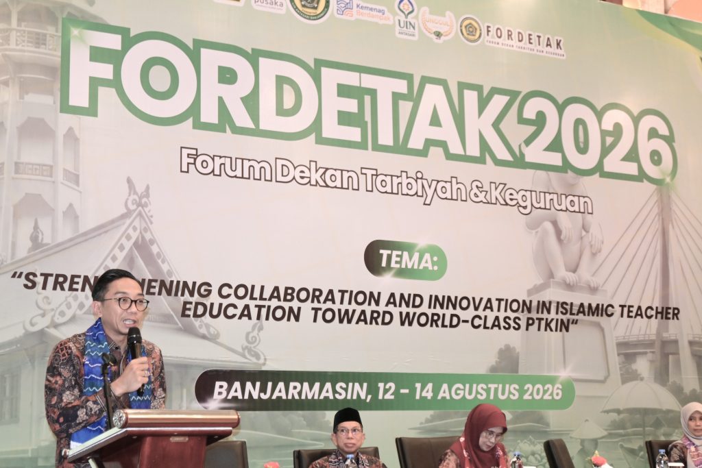 H. Fakri Hamdani, M.Hum., M.Res., Ph.D. saat memberikan pengantar kata.