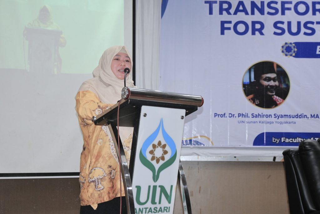 Dr. Fatwiah Noor, Lc., M.Pd. saat membuka acara.
