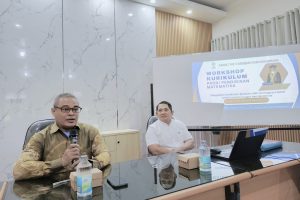 Dr. H. Ahmad Salabi, M.Pd. saat membuka acara. Dr. H. Ahmad Salabi, M.Pd. saat membuka acara.