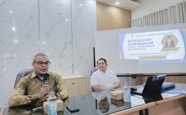 Dr. H. Ahmad Salabi, M.Pd. saat membuka acara.