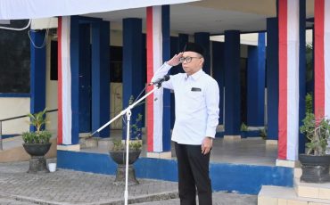 Dr. Irfan Noor, M.Hum. saat menjadi pembina apel, 03 Agustus 2026.