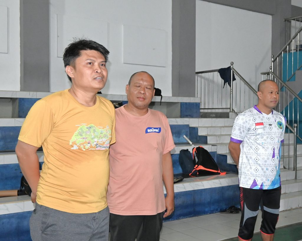 Dr. Moch. Isra Hajiri, S.H.I., S.IPI., M.Hum. saat memberikan sambutan.