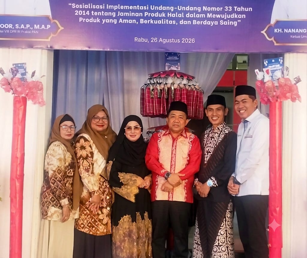 Foto bersama dengan para narasumber.