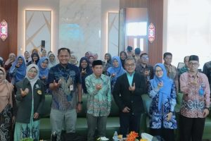 Foto bersama menghadap depan. Foto bersama menghadap depan.