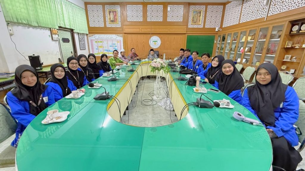 Foto bersama penyambutan di mahad al bi_that