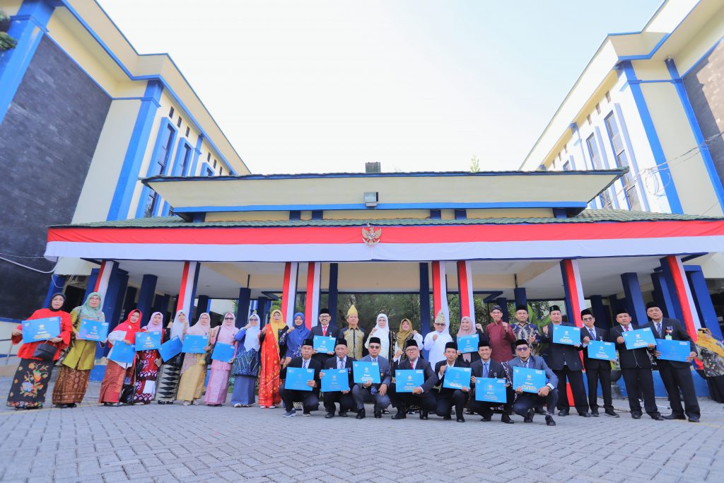 Foto bersama usai apel.