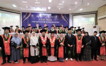 Foto bersama usai pengukuhan.