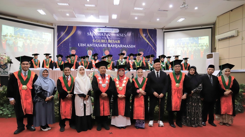Foto bersama usai pengukuhan.