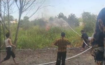 Gerak Sigap Tim Satgas melakukan pemadaman (Foto:Istimewa)