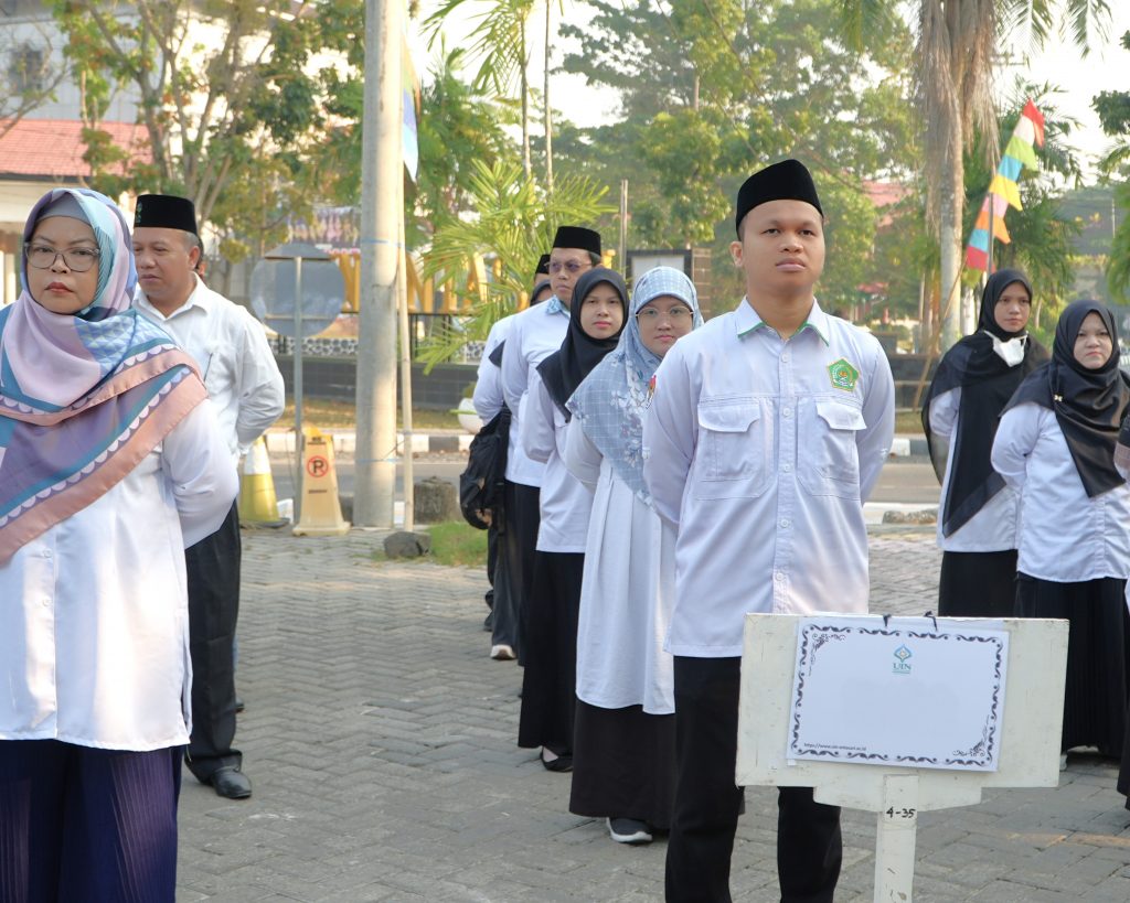 Kesiapan peserta mengikuti apel.
