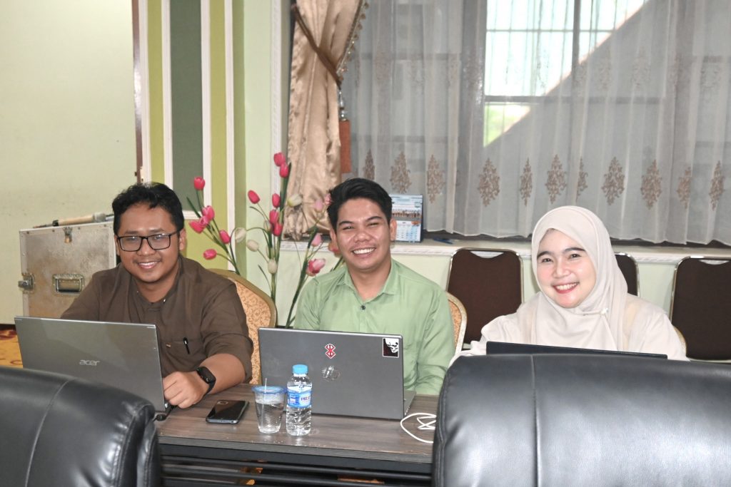 Para dosen saat bersiap mengikuti acara.