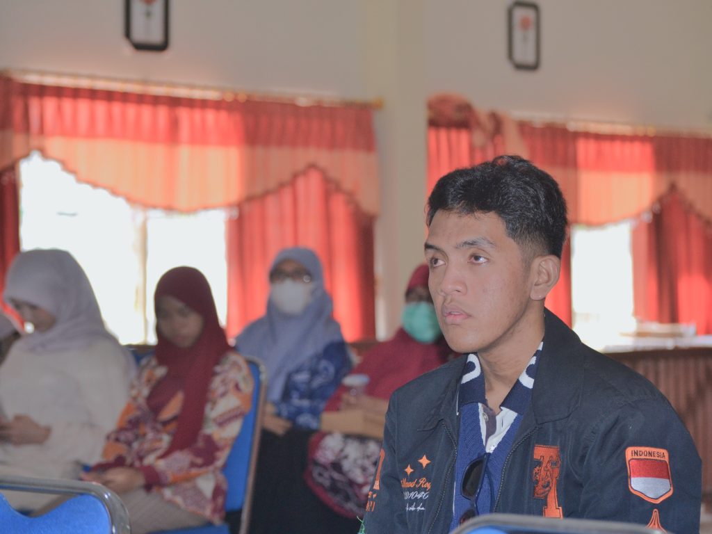Para mahasiswa saat mengikuti acara.