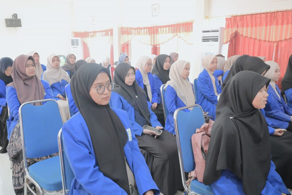 Para mahasiswa saat mengikuti acara.