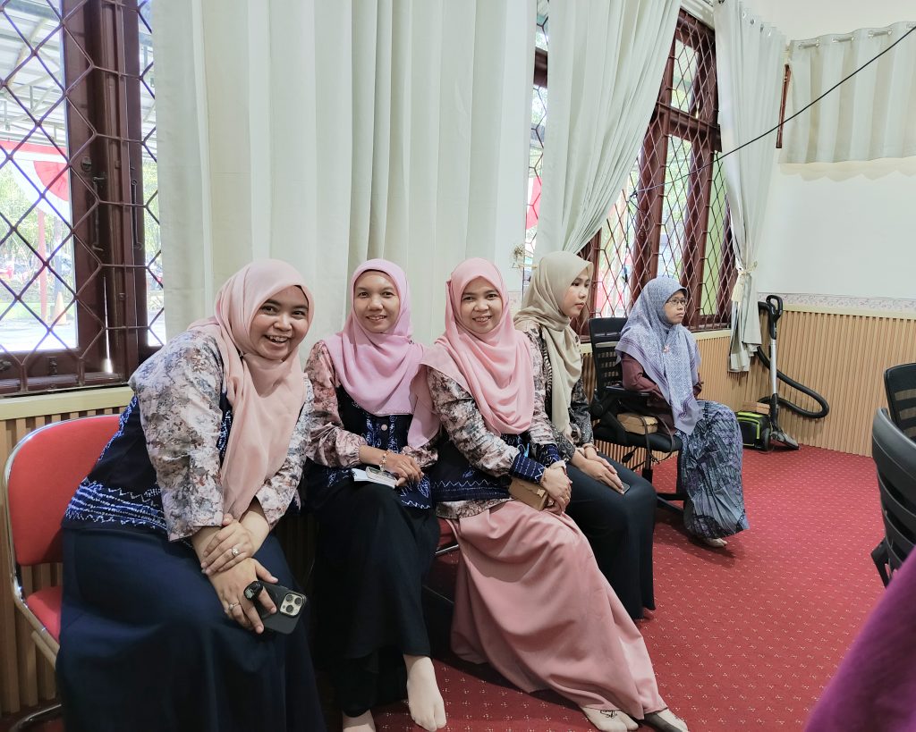 Para panitia yang sigap menyukseskan acara.