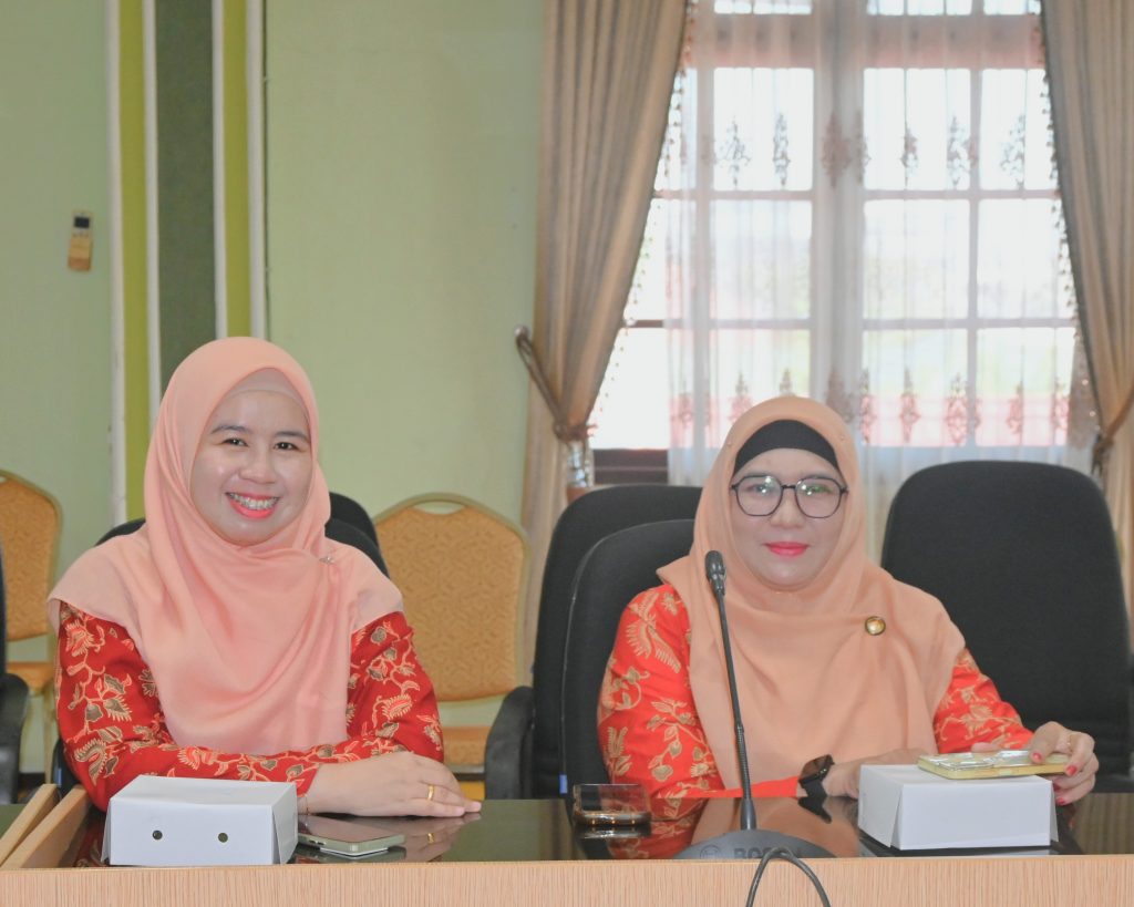 Para peserta saat bersiap mengikuti raker.