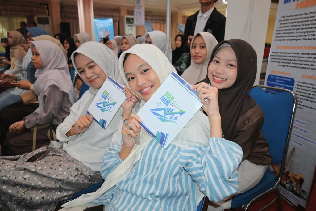 Para peserta saat ceria mengikuti Antasari Job Fair 2026.
