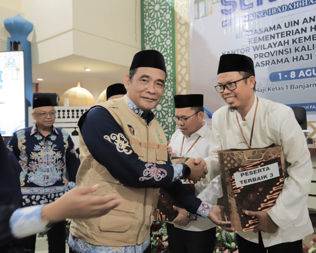 Pemberian penghargaan kepada para peserta terbaik dan terfavorit.