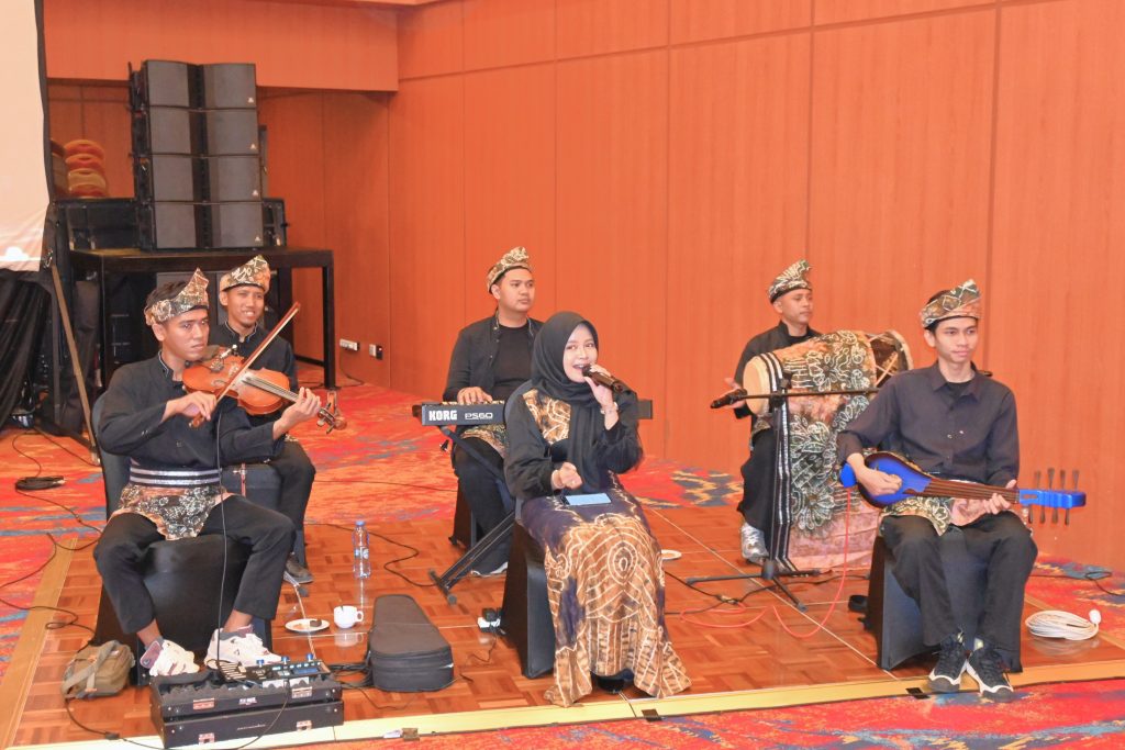 Penampilan musik panting.