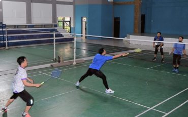 Pertandingan pertama.